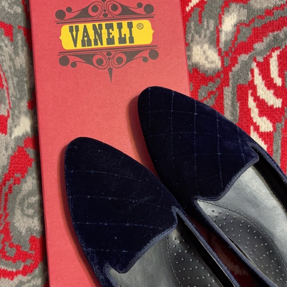 NWB Vaneli Velvet Navy flats Sz 8.5 - Picture 2 of 5